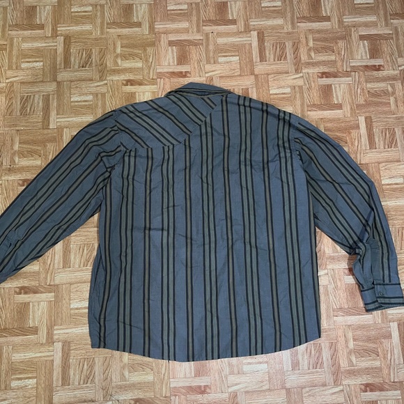 XL Grey Mountain Hardwear button up - Picture 4 of 4